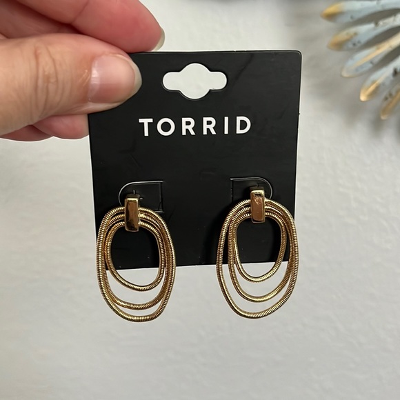 New! Torrid. Snake chain gold earring - Picture 2 of 4